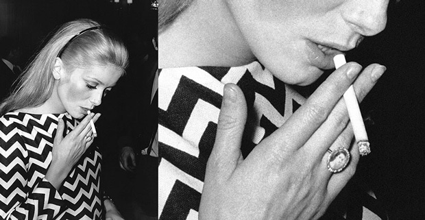 کاترین دنو «Catherine Deneuve» در اوایل دهه 1960 در پاریس انگشتر تصویری به دست داشت.